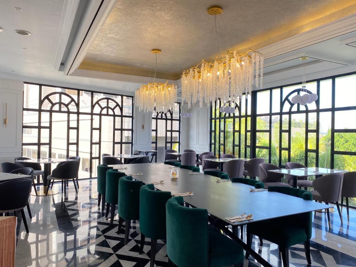 Grand Eska Hotel & Suites Batam Nagoya Extérieur photo